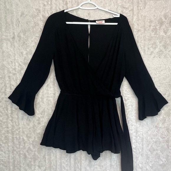 ShowPo Black Rayon Shorts Romper Faux Wrap Jumpsuit Sz 4 - Picture 1 of 16